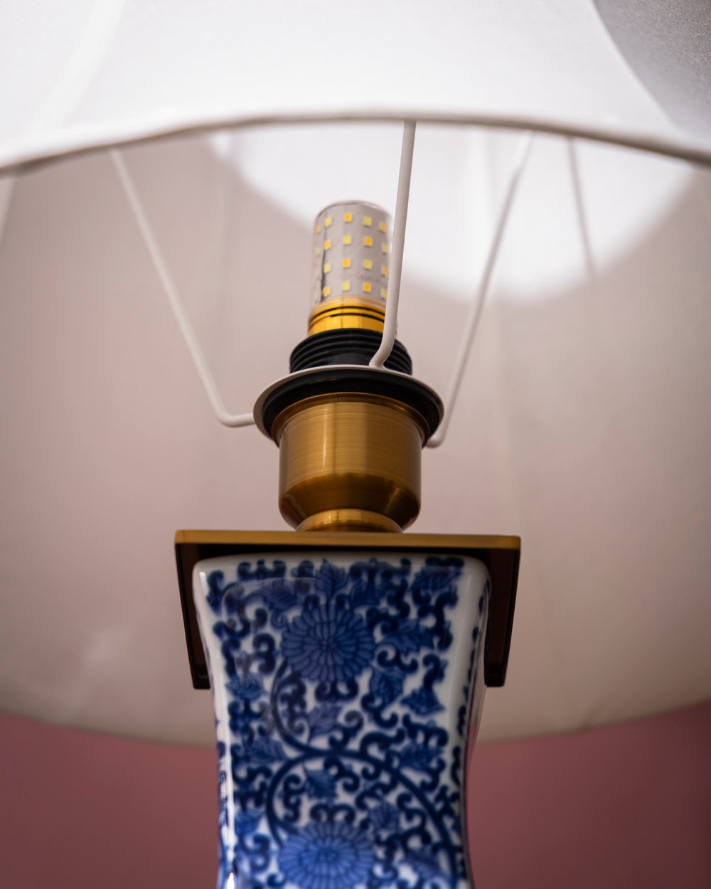 'Warriors' Fan Shape Porcelain Vase Table Lamp