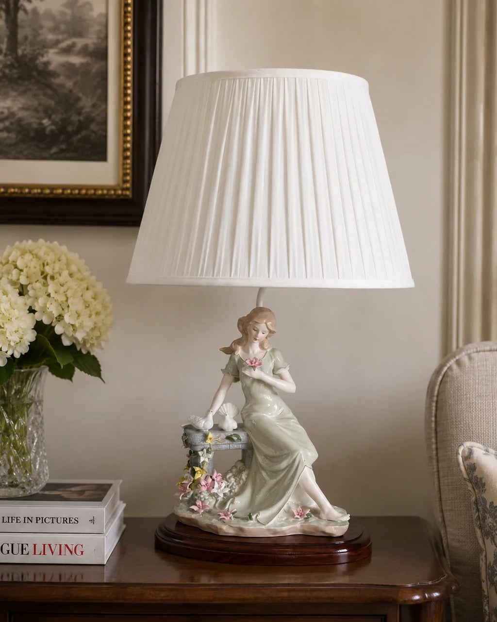 Aria of the Doves Figurine Lamp