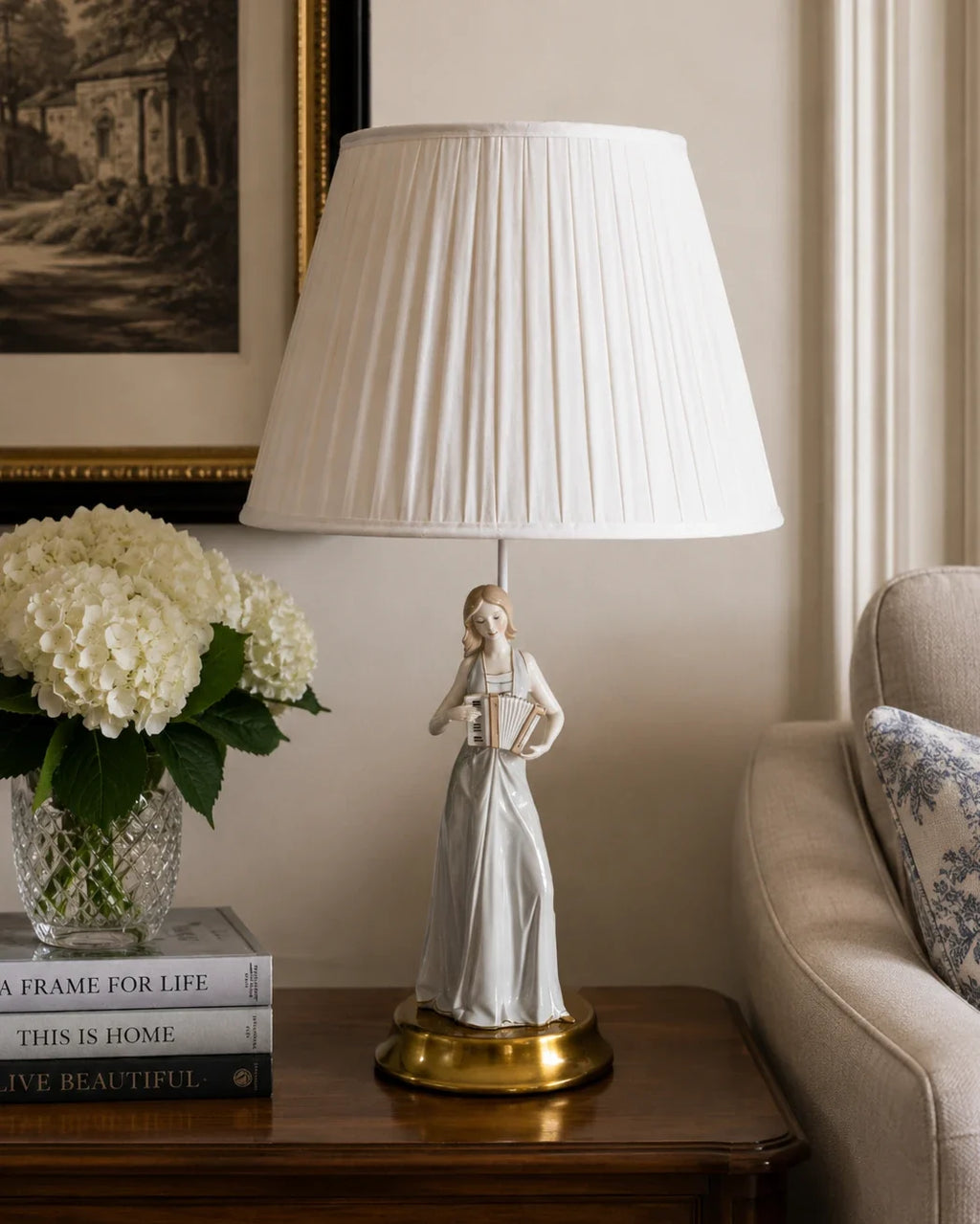 The Crescendo Lady Figurine Lamp
